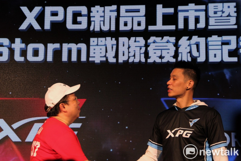 台灣電競品牌XPG重磅贊助NBA台裔球星林書豪（右）旗下職業電競隊伍J.Storm   圖：蔡幸秀/攝