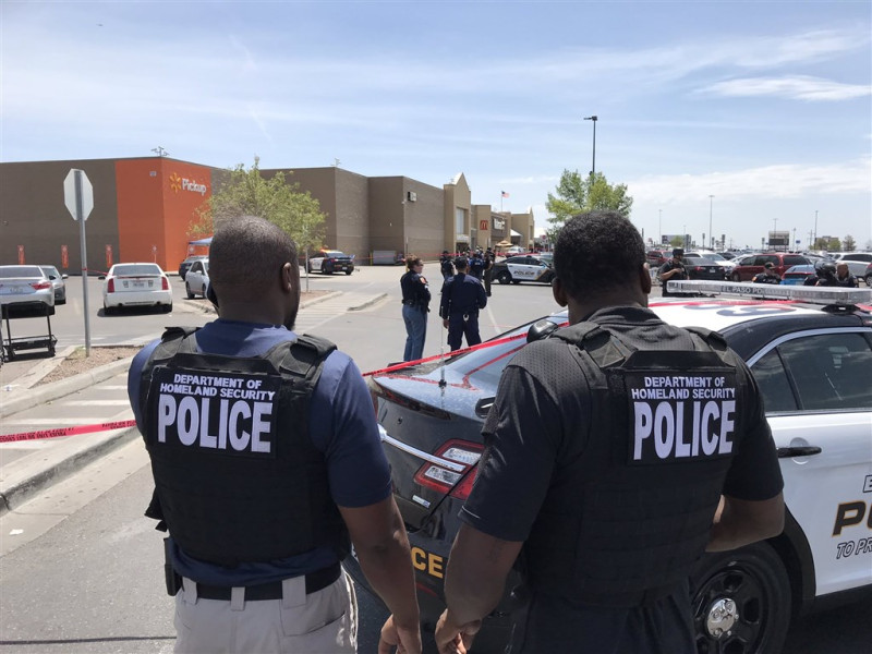 美國德州西部大城艾爾帕索一間購物中心3日發生槍擊案。媒體報導，多名槍手犯案致數人喪命。   （圖取自twitter.com/LambieMark）