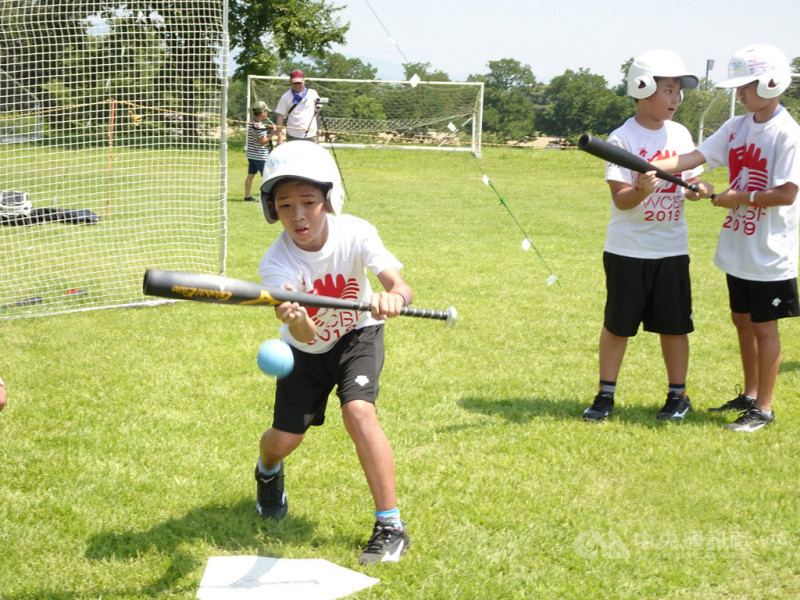 第29屆世界兒童棒球夏令營友誼賽首度在日本福島縣舉行，有來自台灣、日本等14國135名學童參與。   圖/中央社
