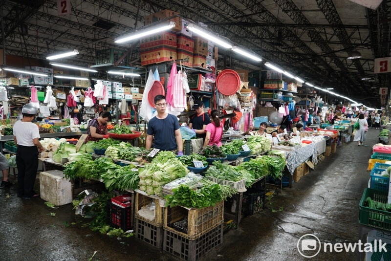 台北市場處表示，今日蔬菜到貨量1,605公噸，較昨（7）日增加205公噸。   圖：張良一/攝