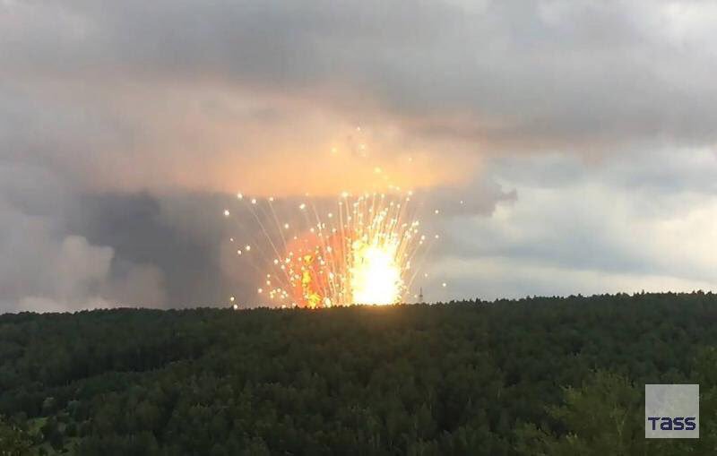 俄羅斯北部一處軍事基地8日發生火箭發動機測試意外，造成5名成員喪生。   圖/翻攝自推特