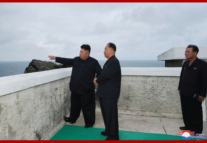北韓官媒KCNA報導，北韓領導人金正恩昨天親自視導新武器試射，並表達極度滿意。   圖/翻攝自KCNA