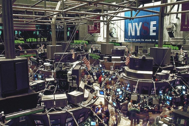 美國股市週三(14日)開盤下跌，道瓊指數盤中重挫逾600點。圖為紐約證券交易所大廳。   圖：取自Pixabay圖庫
