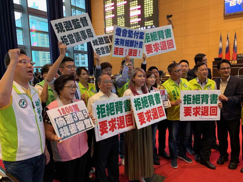 民進黨團要求退回台灣燈會墊付案。   圖 : 民進黨團/提供