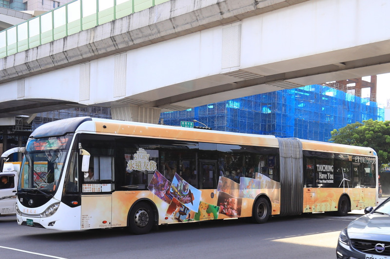 台中市政府推出彩繪公車。   圖：台中市政府/提供