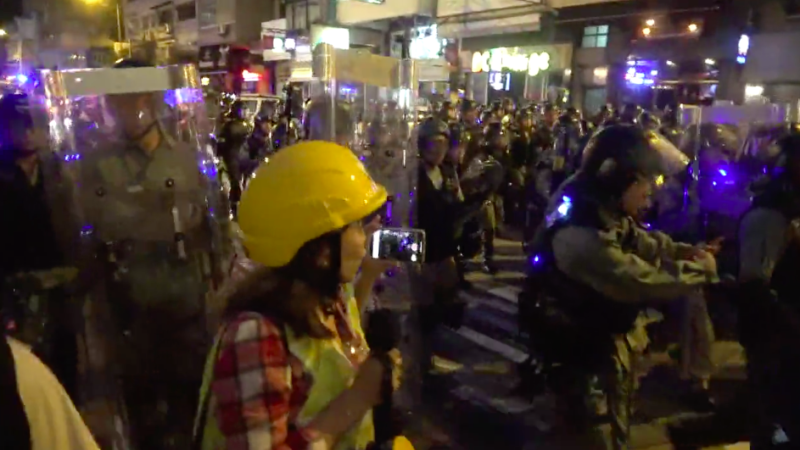 香港「反送中」遊行，晚間7時許，警方兵分多路，快速清場。   圖：翻攝自立場新聞臉書。