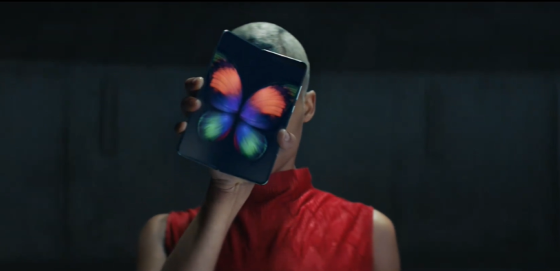 Galaxy Fold上市前又傳摺疊手機？ 三星新專利「Z」字形螢幕曝光   圖：翻攝自Samsung官方臉書影片