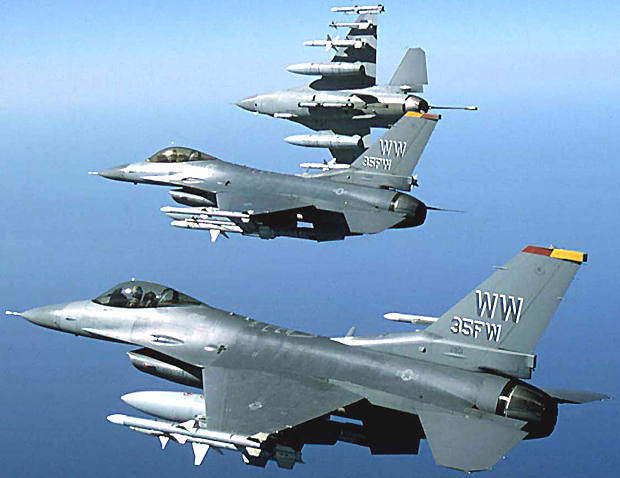 根據美國空軍官網顯示，F-16戰機是當今世界上最多產的戰鬥機，在美國空軍服役2000多架，在其他25個國家服役2500多架。   圖：翻攝自美國空軍官網