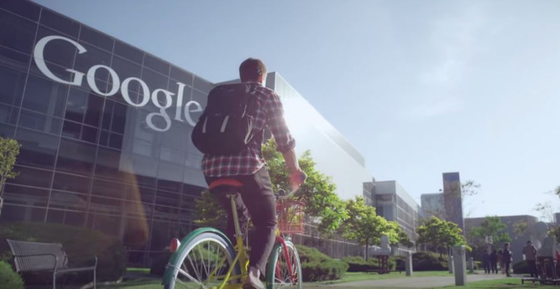 Google昨（27）在官方部落格上宣布，Google地圖將加入腳踏車和共享乘車兩項新交通方式的選項，提供使用者客製化的「混和模式」路線圖。   圖：翻攝自google Youutube影片