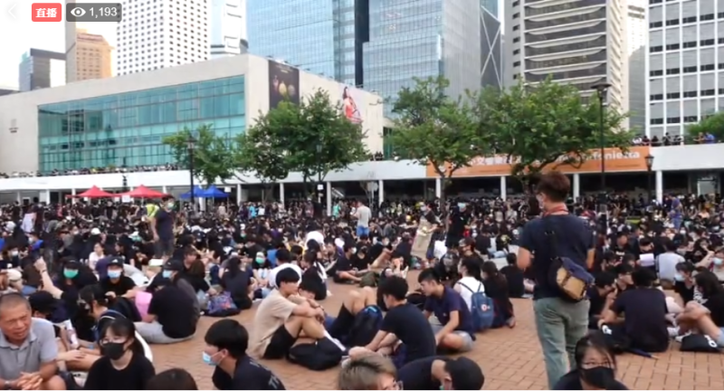 香港今(22)日有近千中學生參加反送中活動，預告響應9月罷課。   圖:擷取自立場新聞臉書