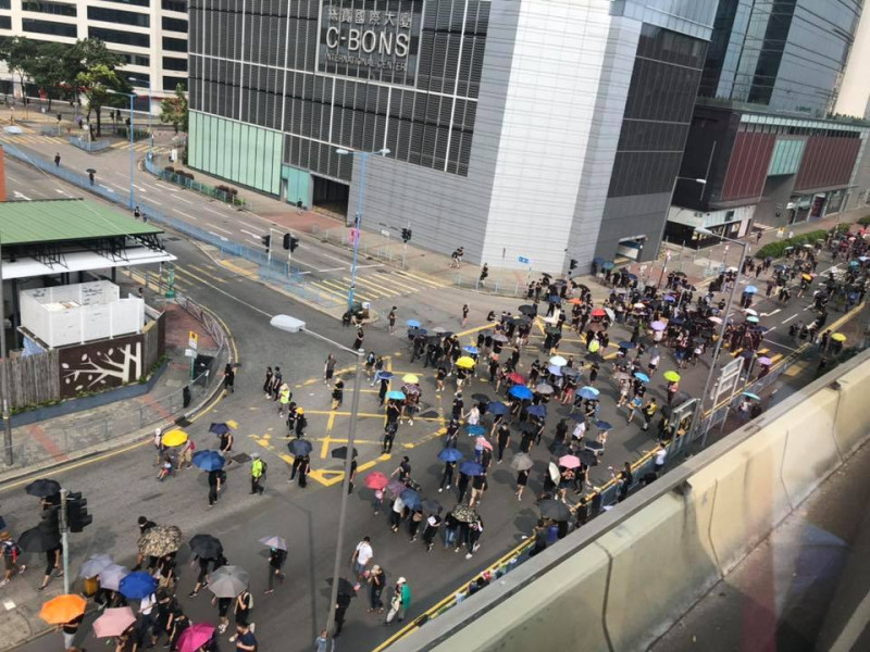 香港「反送中」示威者今天在九龍觀塘舉行遊行。   圖：翻攝桑普臉書