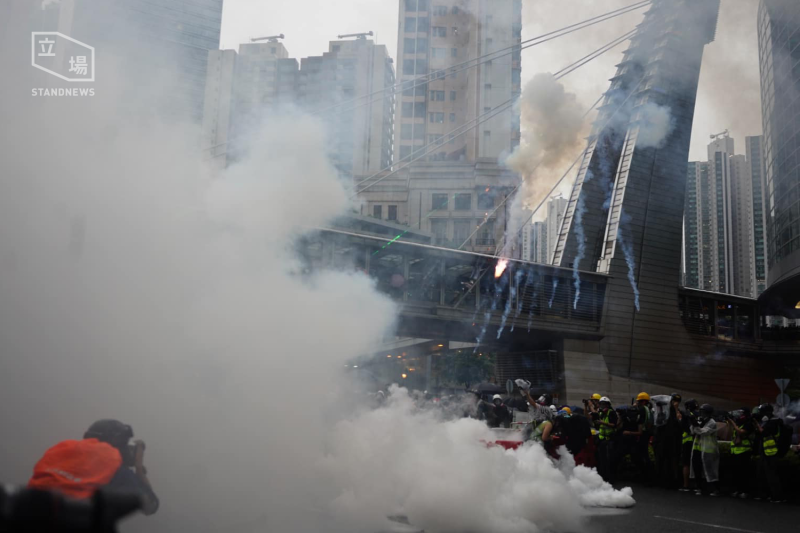 荃灣遊行演變成警民嚴重衝突。   圖：擷取自立場新聞臉書。