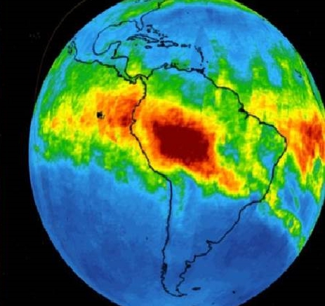 分色動畫，以綠色、黃色和深紅色表示一氧化碳的濃度，綠色表示一氧化碳濃度約為十億分之100（ppbv）、黃色代表120 ppbv、深紅色是160 ppbv。   圖 : 翻攝自NASA JPL