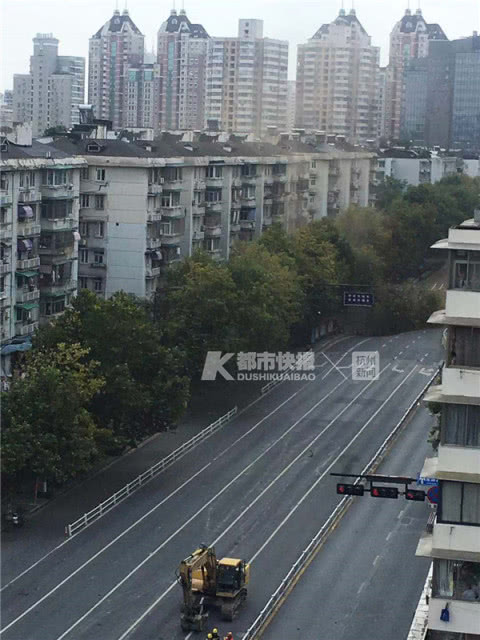 同日在杭州也發了建築傾斜事件，都市快報指出，先是建國北路塌陷，再來樹園小區31幢出現傾斜的情況，社區正在緊急疏散樓中的居民。   圖:擷取自都市快報