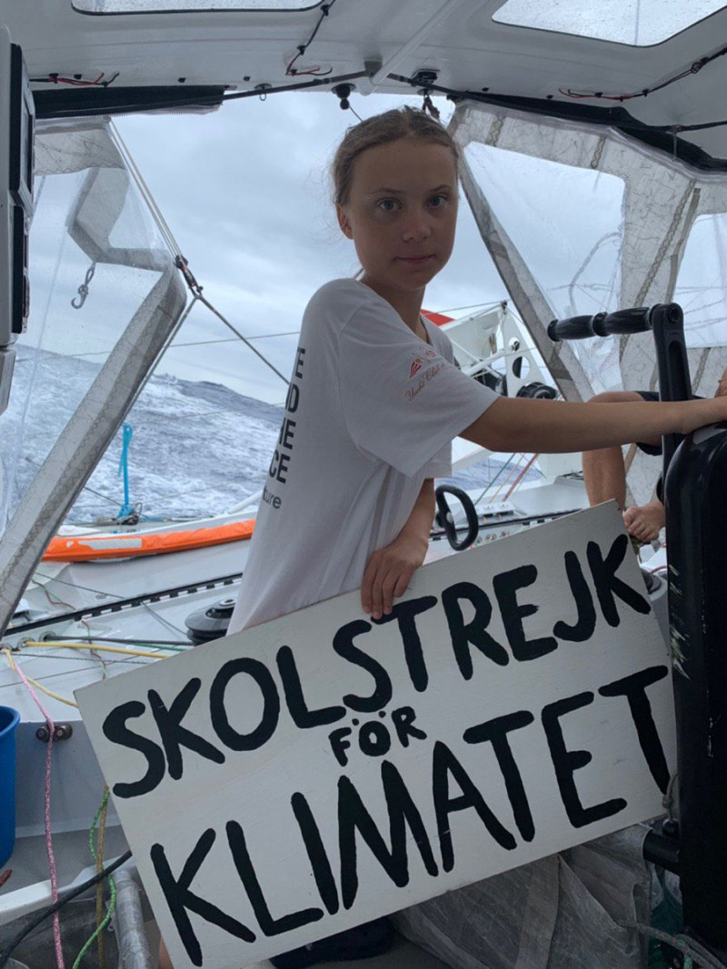 環保少女桑柏格搭乘Malizia II賽艇，從歐洲航行到美國，雖然遇到幾次大風浪，但她表示沒有暈船   圖：翻攝自桑柏格推特