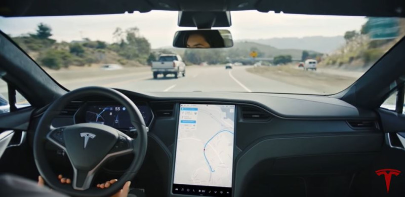 特斯拉昨（28日）宣布，將在美國加州首次推出汽車保險，未來此服務將擴及全美。   圖：翻攝自Tesla官方Youtube