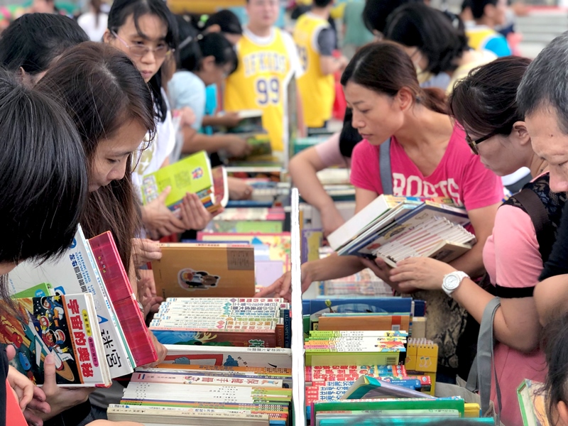 桃園市立圖書館主辦的「2019閱讀運動會」活動，每個場次都吸引不少民眾到場換書、找書。   圖：桃園市政府文化局／提供