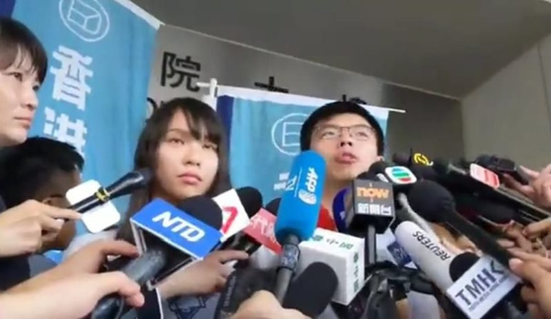 香港眾志祕書長黃之鋒今（30）日下午獲東區裁判法院裁准交保後表示，堅持「反送中」5大訴求，永遠不會投降。   圖：翻攝Youtube