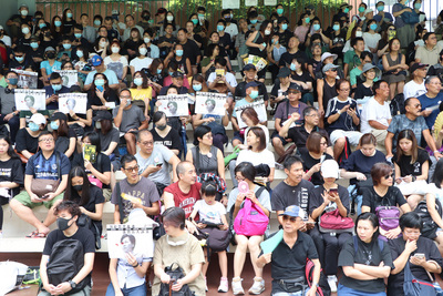 有香港網民發起31日中午12時半在灣仔修頓球場集合，1時遊行到幾個目的地，包括警察總部，主題是「為香港罪人祈禱」，現場約有數千人。他們高叫「香港人加油」和「5大訴求，缺一不可」等口號。   圖：中央社