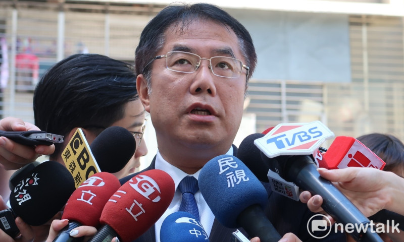 黃偉哲16日受訪時，表支持陳水扁特赦，指出目前特赦問題遇到相關法規的關卡，並提出2種解決方案。   圖：林朝億／攝 (資料照片)