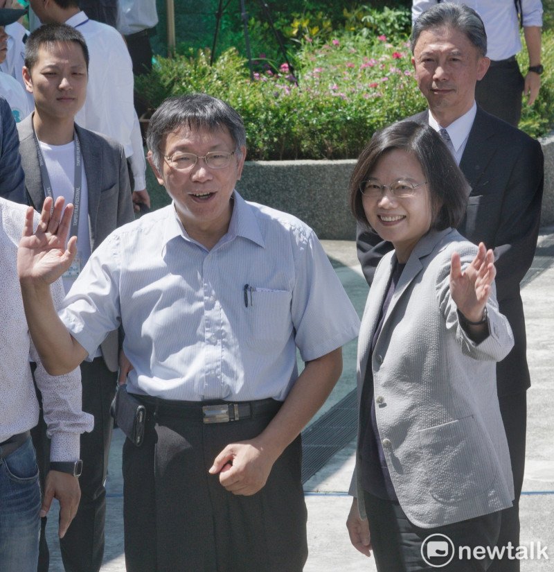 總統蔡英文（左）與台北市長柯文哲（右）。   圖：張良一 / 攝
