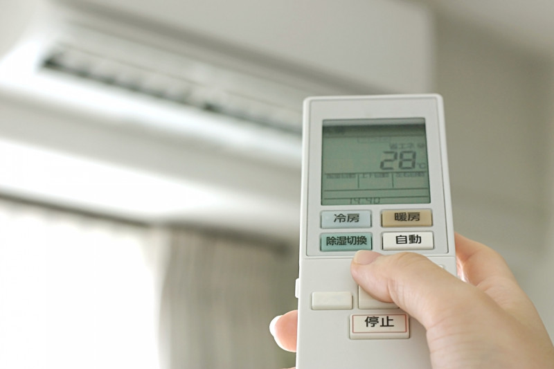 冷氣清潔後不僅改善降溫效率，還能省下電費。   示意圖／取自 photoAC