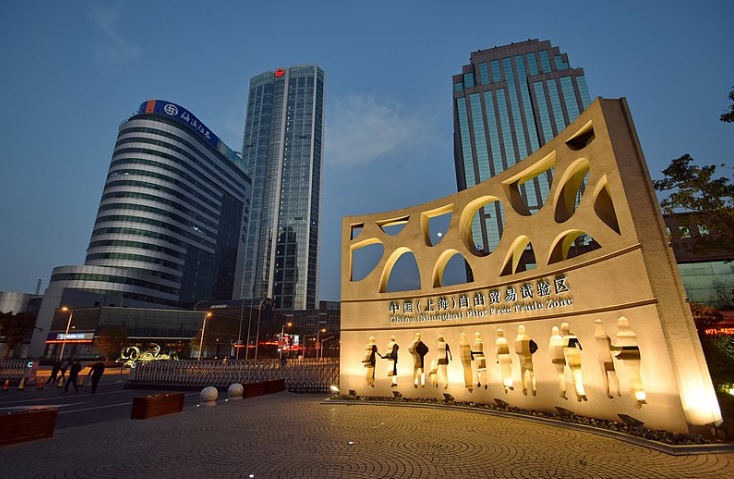 中國引以為傲的上海自由貿易區魅力不如預期，當時進駐的企業紛紛出走。   圖：翻攝自維基百科/BY Baycrest 