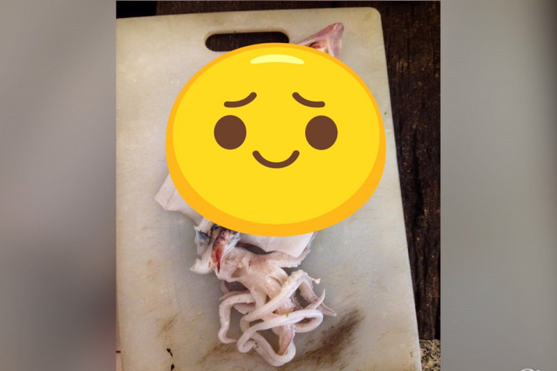 日前有一名網友發文指出，自己去市場買透抽竟然裡頭藏了三隻小魚，但行家卻馬上跳出來表示「被坑了」！   圖：取自爆廢公社臉書