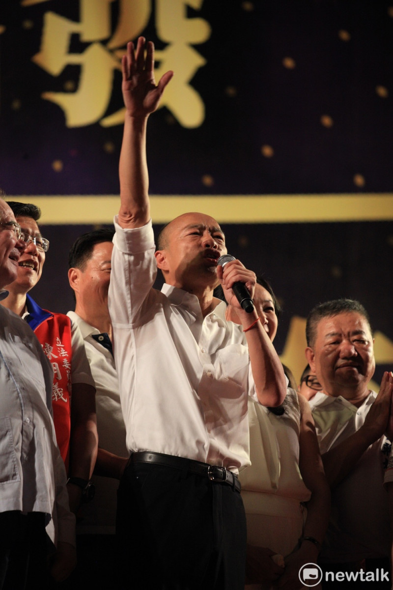韓國瑜在三重造勢晚會上，批評總統蔡英文利用香港議題為自己「補血」，並揚言要用選票下架民進黨。   圖：林昀真／攝