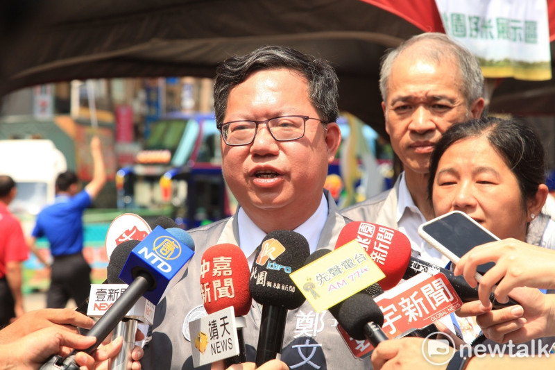 鄭文燦受媒體採訪時，發表他對「芒果乾」及香港禁蒙面法的看法。   圖：林昀真／攝（資料照片）