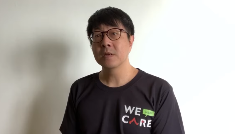 Wecare高雄發起人尹立在臉書發布影片，痛批韓國瑜是不守信用的「眷村小孬孬」。   圖：擷取自尹立臉書