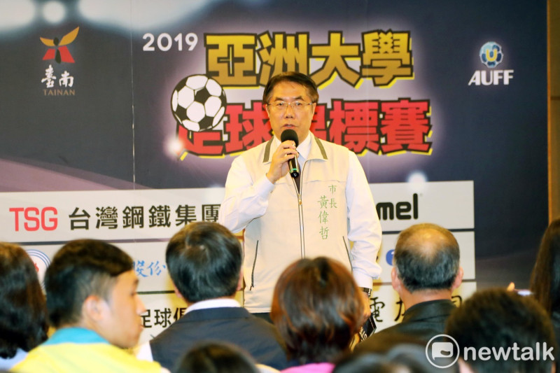 「2019亞洲大學足球錦標賽」將在台南登場，台南市長黃偉哲代表主辦城市歡迎各國選手來到台南，歡迎國人一起來台南為選手加油。   圖 : 黃博郎/ 攝