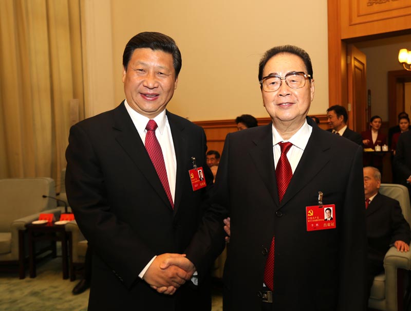 中國共產黨2012年11月十八大閉幕前，習近平（左）與李鵬合影。   圖：翻攝自中國政府官網