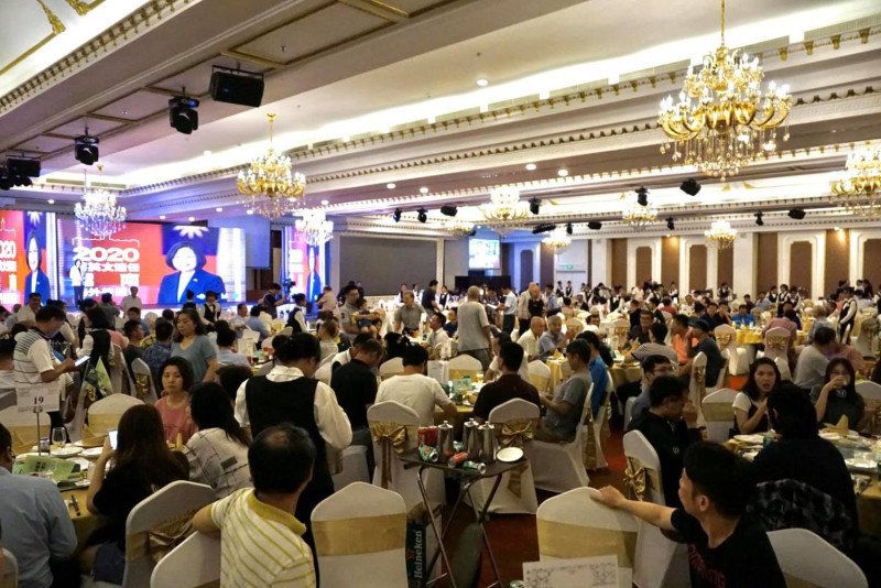 蔡英文總統越南台商後援會舉辦成立大會，席開75桌600多人參與。   圖：越南台商提供。