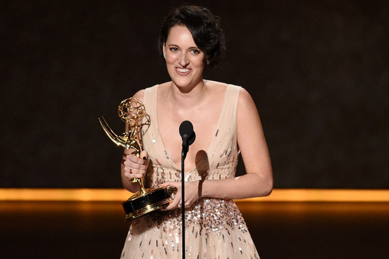 「倫敦生活」女主角菲比華勒-布瑞吉(Phoebe Waller-Bridge)奪下喜劇類最佳女主角等三座獎項。 圖:翻攝自艾美獎官網