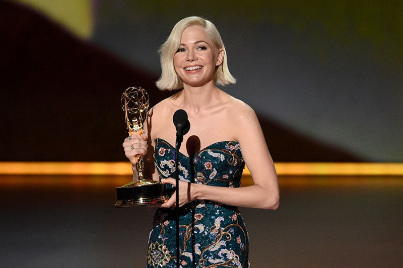 米歇爾·威廉姆斯(Michelle Williams)奪下艾美獎有限系列或電影中的傑出女主角獎。 圖:翻攝自艾美獎官網