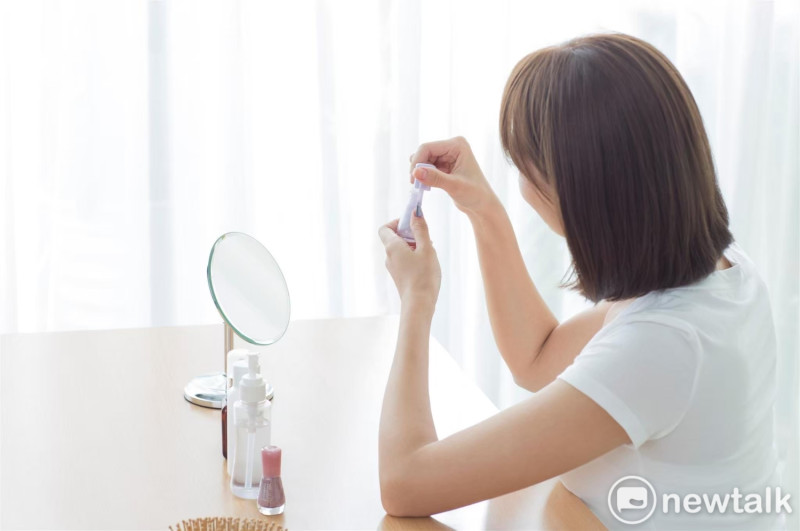 台北市衛生局提醒，化粧品僅施於人體外部修飾容貌等，並不具醫療效能。   圖：新頭殼資料照