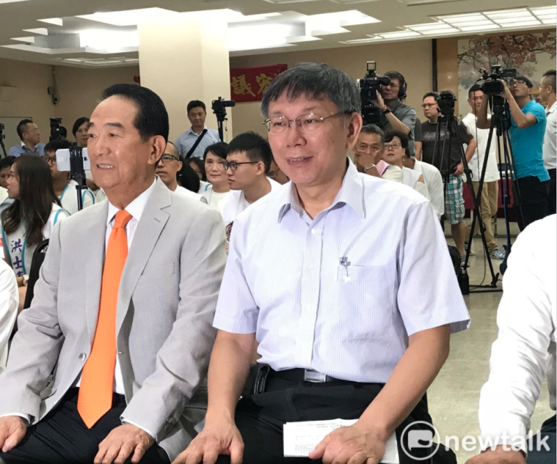 台北市長柯文哲（右）、親民黨主席宋楚瑜（左）。   圖：周煊惠 / 攝（資料照片）