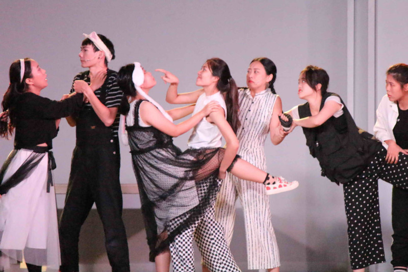 教育部主辦的反毒樂舞劇《光》，由經過海選選角的台藝大學生精湛演出。   圖：竹林中學提供