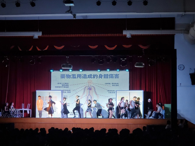 教育部主辦的反毒樂舞劇《光》在竹林中學進行新北首場演出。   圖：竹林中學提供