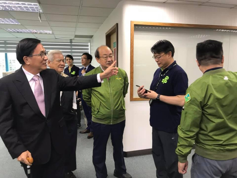 睽違11年，陳水扁回到黨中央辦公室。   圖：翻攝自陳致中臉書