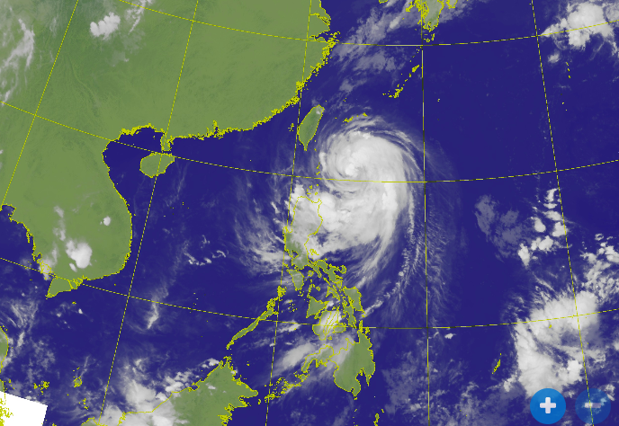中央氣象局表示，第18號颱風過去3小時強度略為增強，暴風圈亦稍擴大，目前中心在台北東南方海面   圖：截自中央氣象局