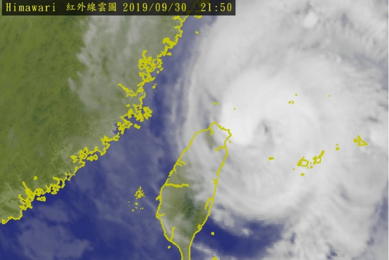氣象局30日晚間9時22分發布「颱風強風告警」。   圖:翻攝自中央氣象局