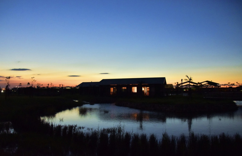 新北考古公園夕陽、晚霞搭配著史前地景，是攝影愛好者的「超級秘境」。   圖：新北市立十三行博物館／提供