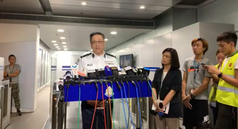 警務處長盧偉聰今凌晨開記者會，譴責反送中暴民行動，認為港警開槍行為合情合理。   圖：翻攝自香港警察臉書