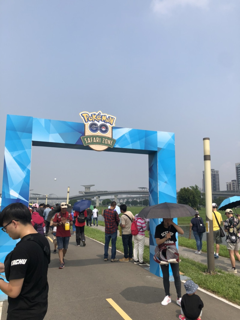 新北《Pokémon GO Safari Zone》今（3）日開幕，一早主會場「大都會公園」就湧入大批人潮。   圖：網友 Sean Chen ／授權提供