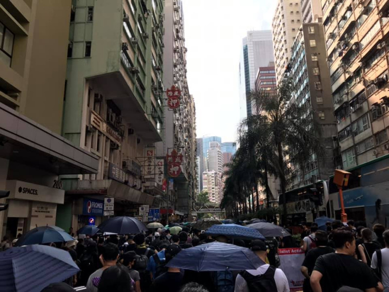 反「禁蒙面法」，香港民間團體下午3點再啟動「全民蒙面遊行」。   圖：翻攝黃之鋒 Joshua Wong臉書