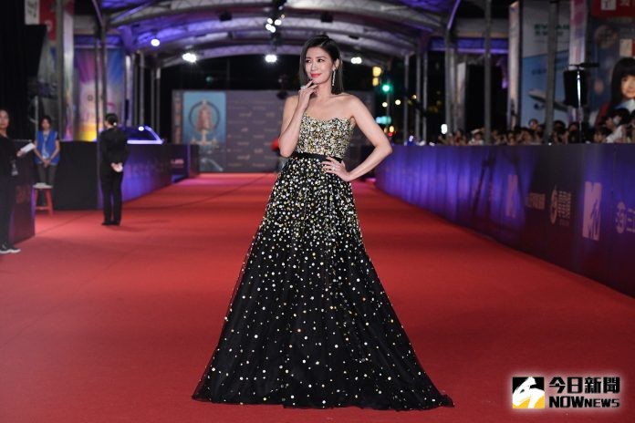 第54屆金鐘獎 ，入圍女主角獎的賈靜雯走紅毯。   圖：nownews提供