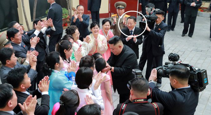 圖中被圈起者為北韓首席核子談判代表金明吉。   圖/翻攝自KCNA