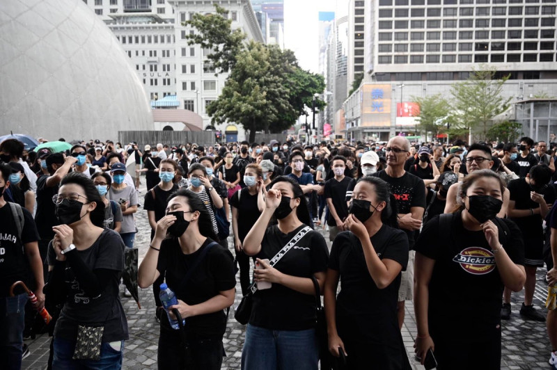 下午1時許，九龍集合點約有3至4百位民眾聚集，高喊光復香港。   圖/翻攝自香港立場新聞